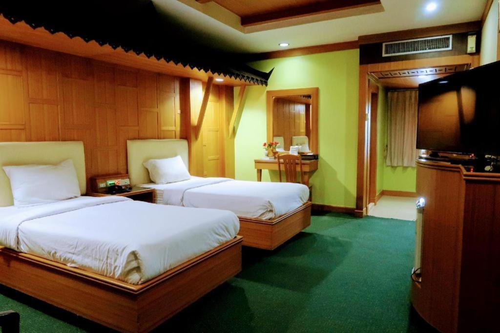 The Rich Hotel Нонтхабури Экстерьер фото