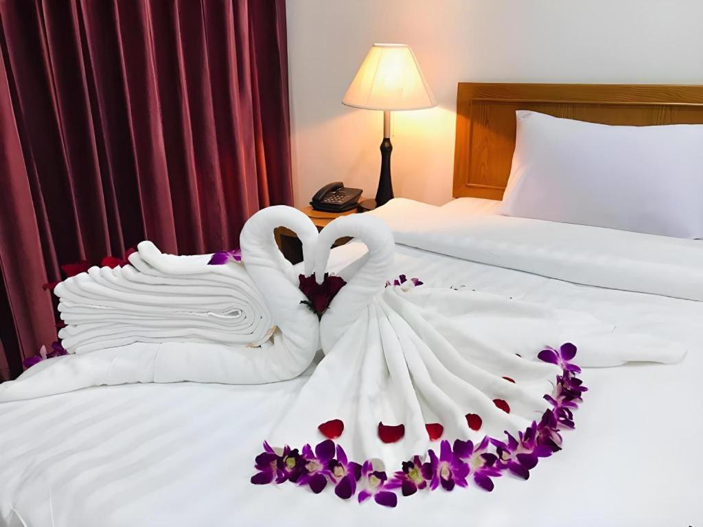 The Rich Hotel Нонтхабури Экстерьер фото